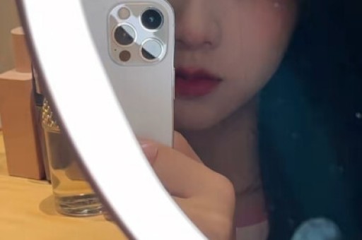 这个坚强面对绝症的少女形象不仅让
